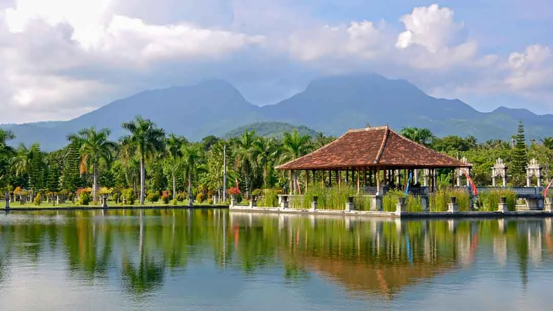 Read more about the article Ujung Water Palace and white sand beach
